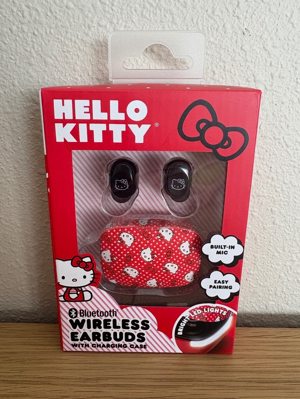Hello Kitty Bluetooth Wireless Earbuds Charging Case LED Lights Built-In Mic NEW